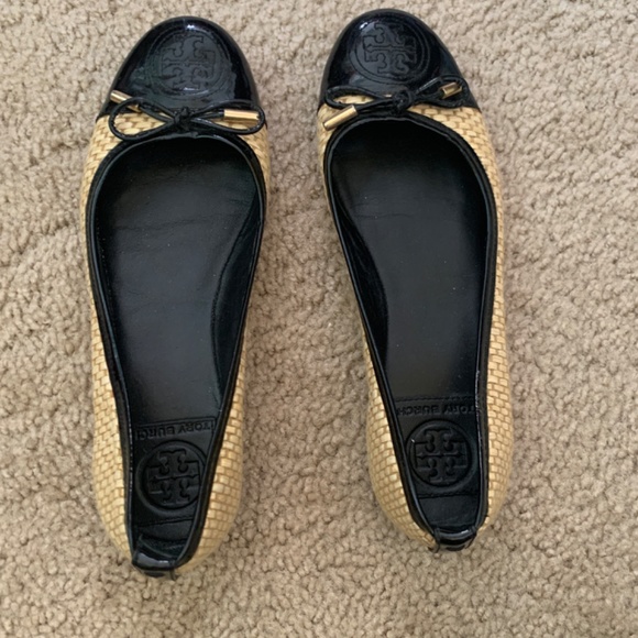 TORY BURCH Catherine Raffia Black Cap Toe Patent Leather Ballet Flat Size 6 - Picture 2 of 3